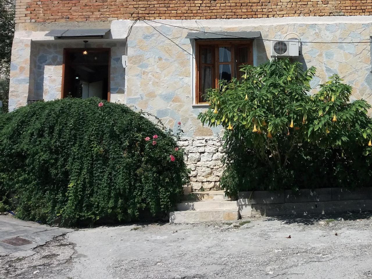 B&B Ajni Berat Esterno foto